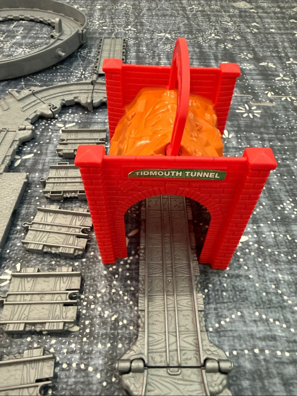 Thomas Take-n-Play Tidmouth Tunnel Set and Extra Track - Picture 6 of 11